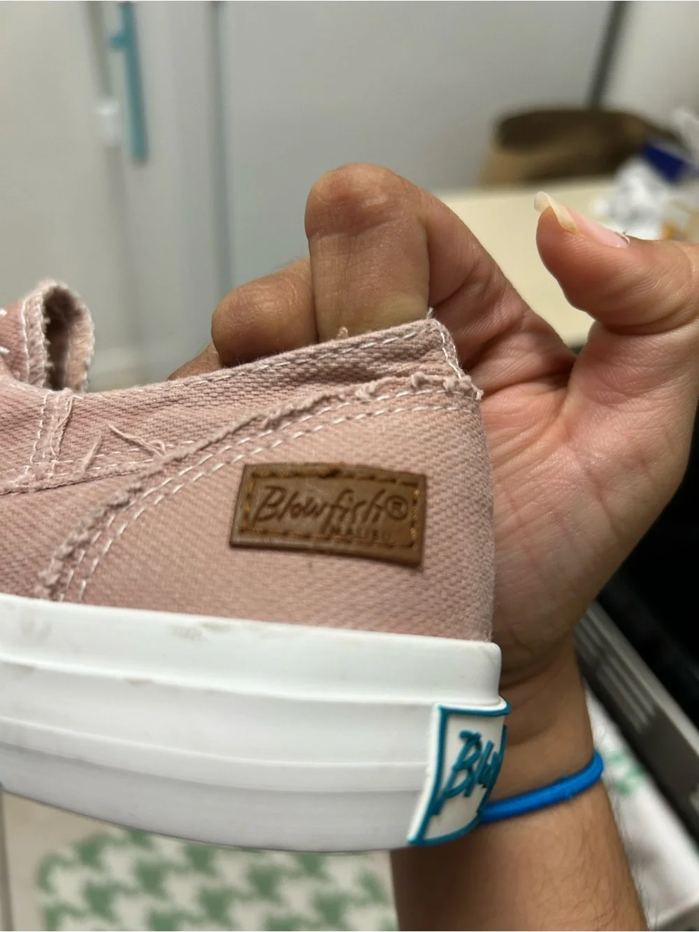 NWOT Blowfish Malibu Pink Canvas Sneakers Women’s Size 8 Distressed Lace Up - Picture 4 of 5